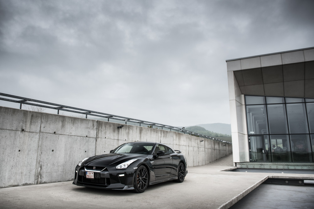 Nissan R35 GT-R Black Edition MY2017 test